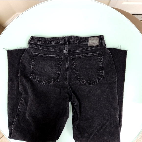 Hollister Black Distressed Ankle Jeans - Picture 2 of 4